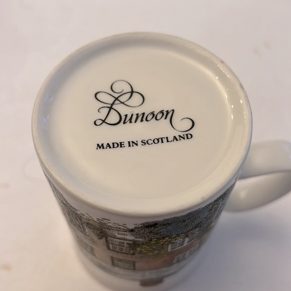 Dunoon Scotland Cottage Coffee Mug cat and squirrel on roof - Picture 5 of 6